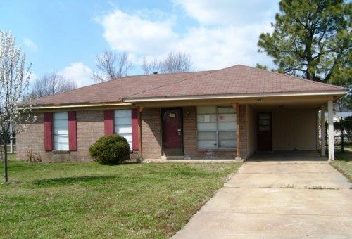 2960 Greenbriar Dr, Horn Lake, MS 38637