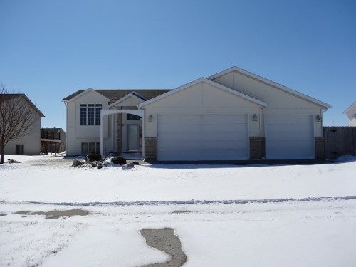 1686 Oakwood  Drive, West Fargo, ND 58078