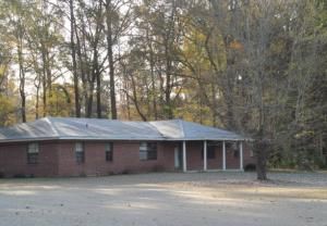 495 Donna  Lane, Columbus, MS 39702