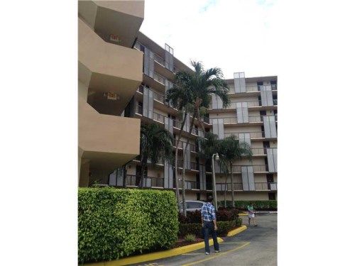 3101 N COUNTRY CLUB DR # 311, Miami, FL 33180