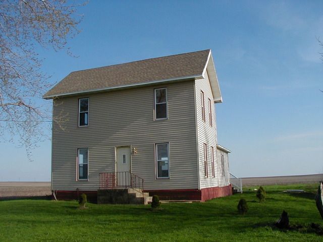 556 N 14th Rd, Lostant, IL 61334