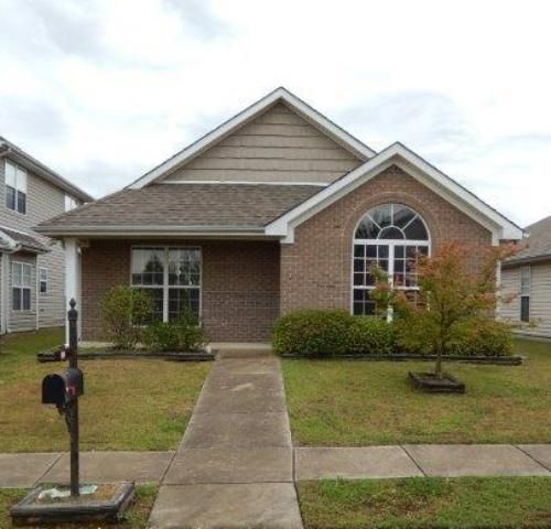 202 Village Dr, Calera, AL 35040
