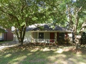 121 Riverbend Dr, Byram, MS 39272