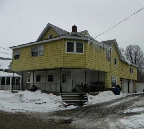 77 W St, Winooski, VT 05404