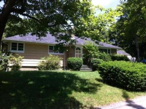 8 Kearns Ave, Tiverton, RI 02878