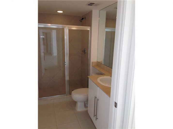 325 S BISCAYNE BL # 3319, Miami, FL 33131