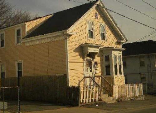39 Commodore St, Providence, RI 02904