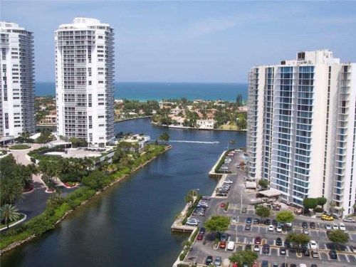 3701 N COUNTRY CLUB DR # 2101, Miami, FL 33180