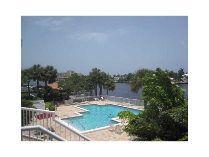 20281 E COUNTRY CLUB DR # TW3, Miami, FL 33180