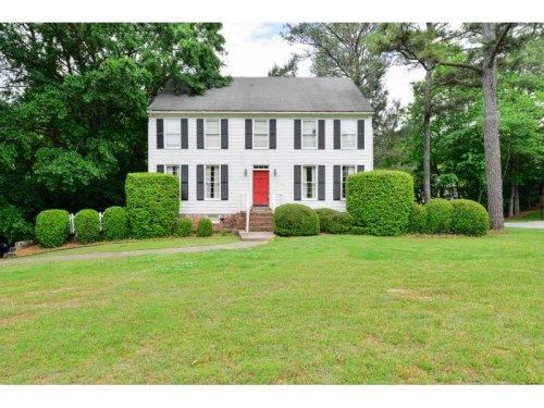 2557 Hollycreek Drive, Marietta, GA 30062