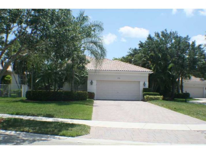 2558 BAY POINTE DR, Fort Lauderdale, FL 33327