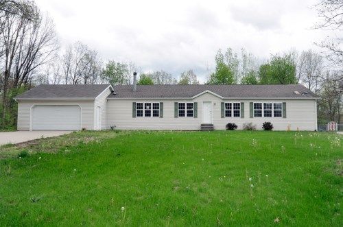 64601 Winterwoods Dr, Lawton, MI 49065