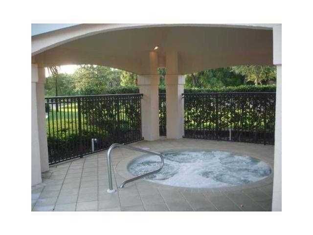 3390 PINEWALK DR # 1028, Pompano Beach, FL 33063