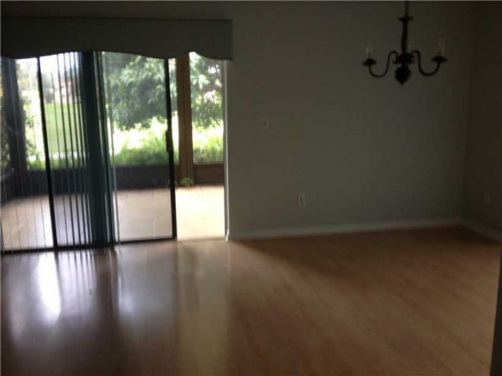 19233 E LAKE DR # 19233, Hialeah, FL 33015