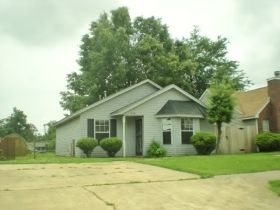 520 Lois Marie Cv, West Memphis, AR 72301