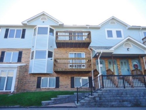 241 Pinewood Cir #49, Plymouth, MI 48170