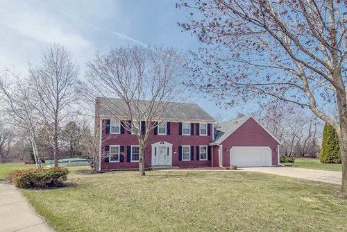 7529 S Mission Hills Ct, Franklin, WI 53132