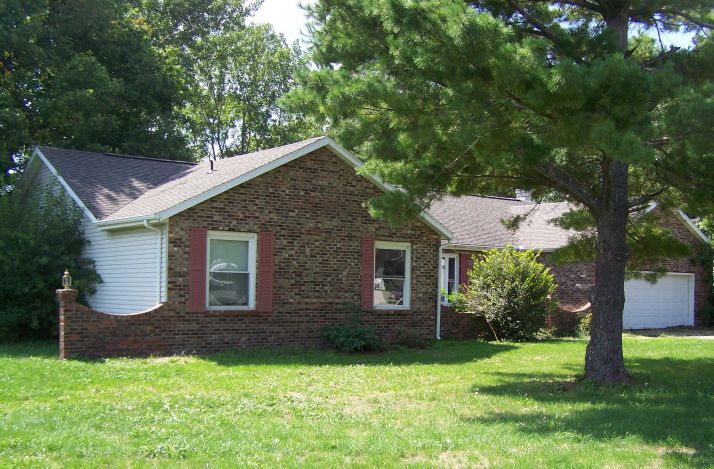 44 Homestead Ln, Athens, IL 62613