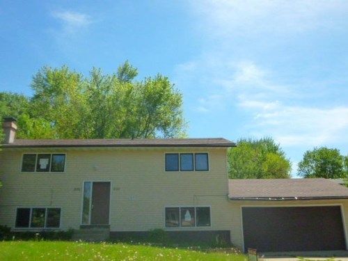 2120 Taylor Dr, Iowa City, IA 52240