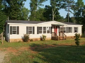 88 Lakeview Dr, Grantville, GA 30220