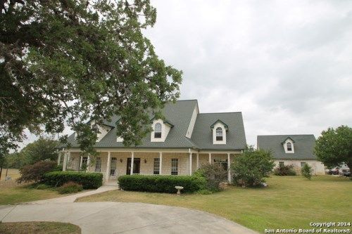 529 Lake Valley Dr, La Vernia, TX 78121