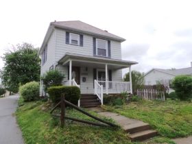 1057 Ray Ave NW, New Philadelphia, OH 44663