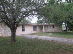 109 Hillcrest Dr, La Vernia, TX 78121