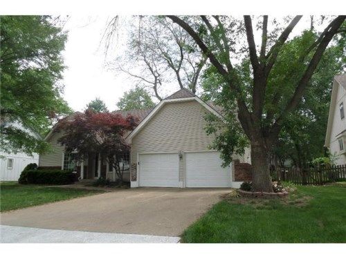 8609 W 116th Ter, Overland Park, KS 66210