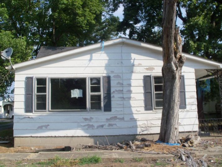 207 E Walnut St, Carrier Mills, IL 62917