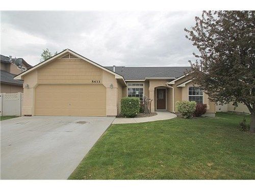 5433 N Arezzo Ave, Meridian, ID 83646