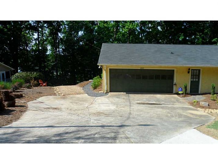 6905 Lakeside Place, Gainesville, GA 30506