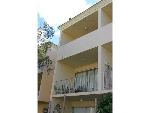 9371 FONTAINEBLEAU BL # I-227, Miami, FL 33172