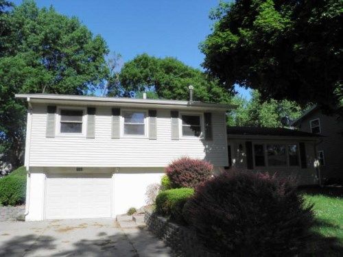 2948 Oxford Dr, Bettendorf, IA 52722