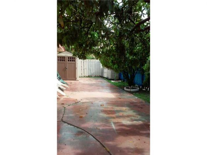 9149 NW 114 ST, Hialeah, FL 33018