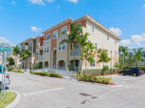 8833 NW 107 CT # 205, Miami, FL 33178