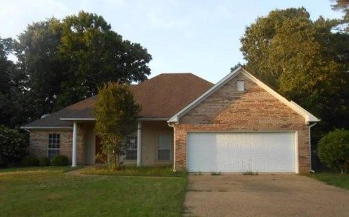 700 Forest Woods Dr, Byram, MS 39272