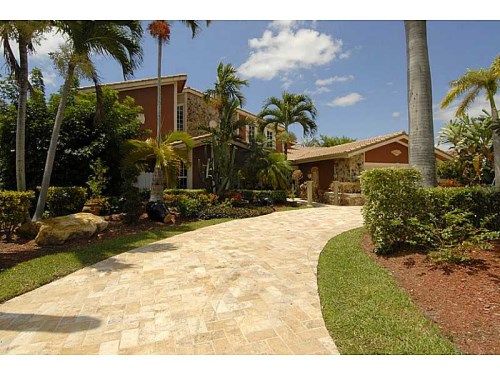 509 HOLIDAY DR, Hallandale, FL 33009