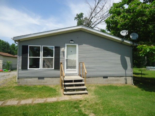407 Walnut St, Zeigler, IL 62999