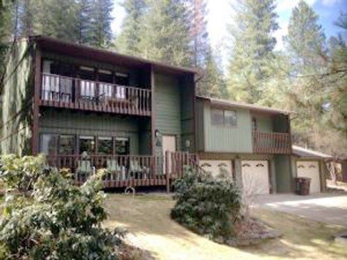 210 Sunrise Dr, Pinehurst, ID 83850