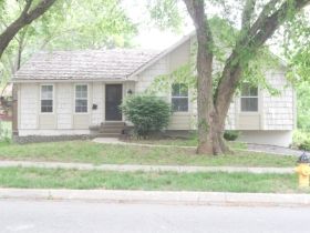 10227 Roe Avenue, Overland Park, KS 66207