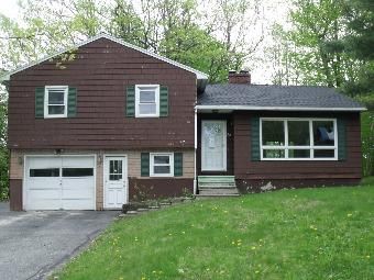 32 Blackmer St, Auburn, ME 04210