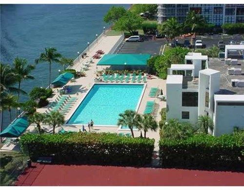 800 PARKVIEW DR # 822, Hallandale, FL 33009