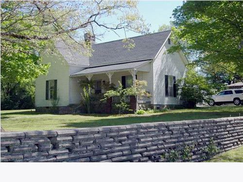 236 1ST ST, Monteagle, TN 37356