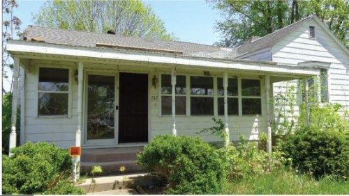 612 S 1st St SE, Clay City, IL 62824