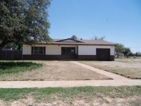 110 W Monroe Street, Levelland, TX 79336