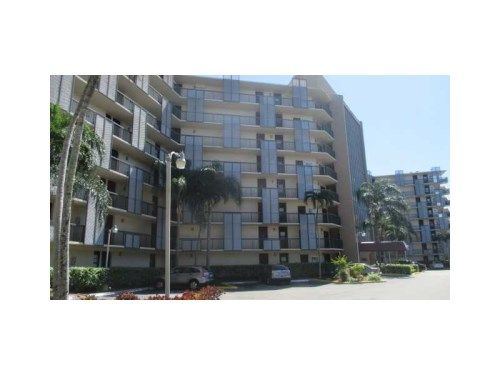 3101 N COUNTRY CLUB DR # 108, Miami, FL 33180