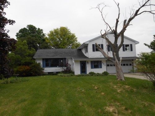 320 S Main Street, Creston, IL 60113