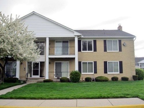 37095 Nottingham Dr #23, Sterling Heights, MI 48312
