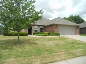 1805 W Countryside Ln, Rogers, AR 72758