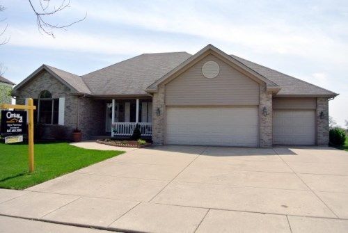 422 Prairieview Parkway, Hampshire, IL 60140